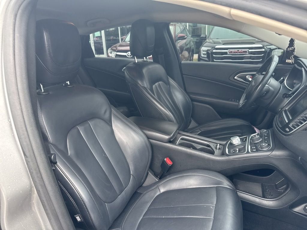 2016 Chrysler 200 Limited Platinum