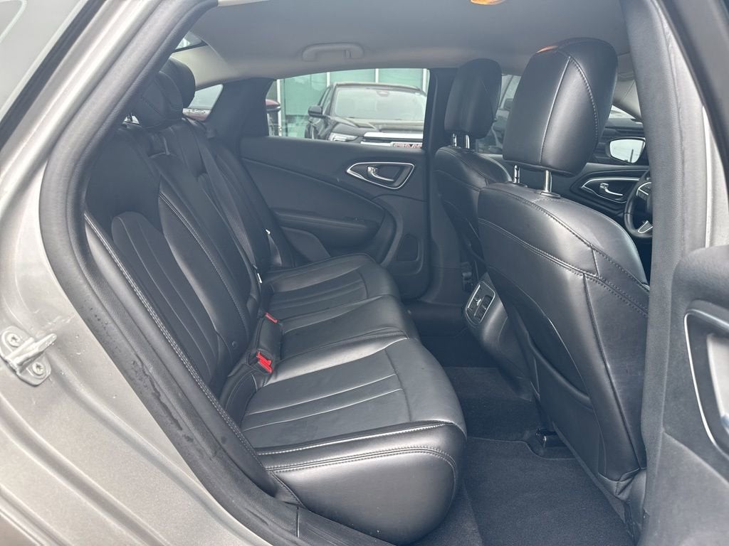 2016 Chrysler 200 Limited Platinum