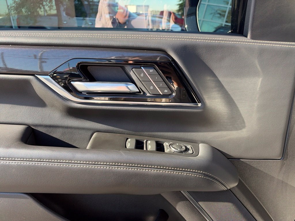 2025 GMC Yukon Elevation