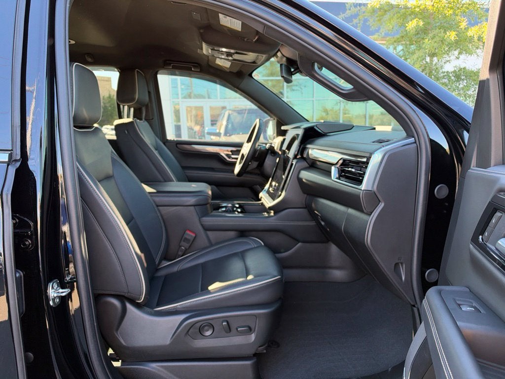 2025 GMC Yukon Elevation
