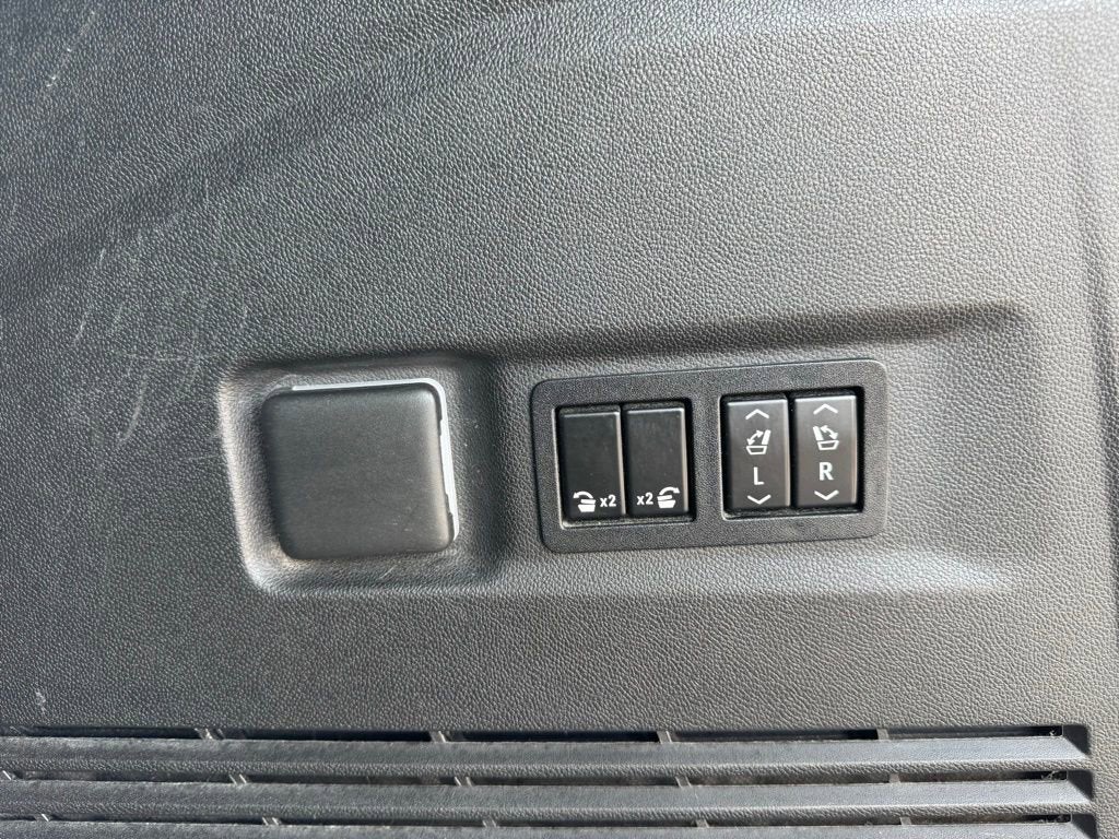 2022 GMC Yukon XL AT4