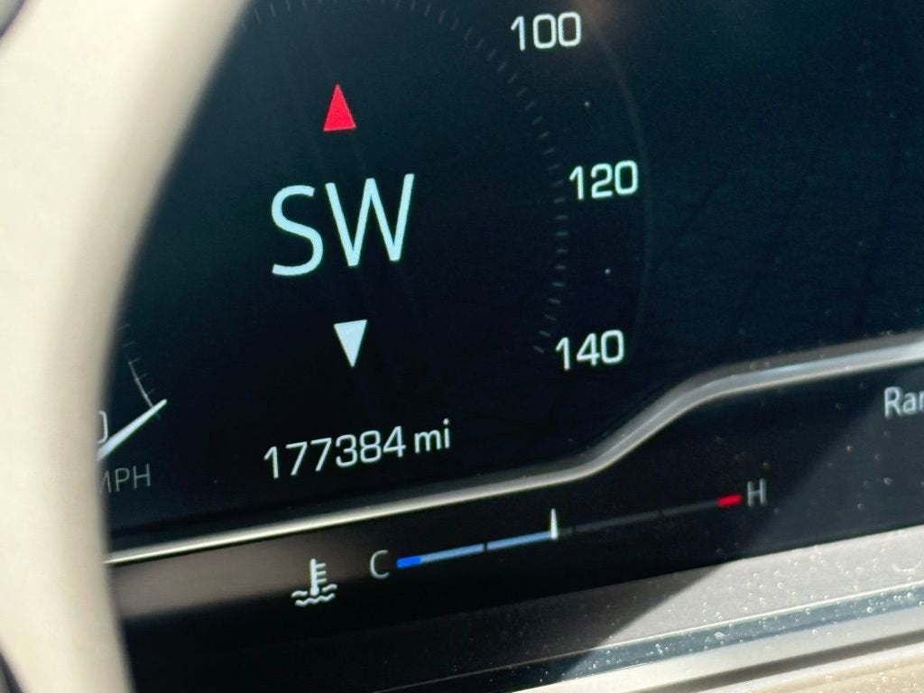 2022 GMC Yukon XL AT4