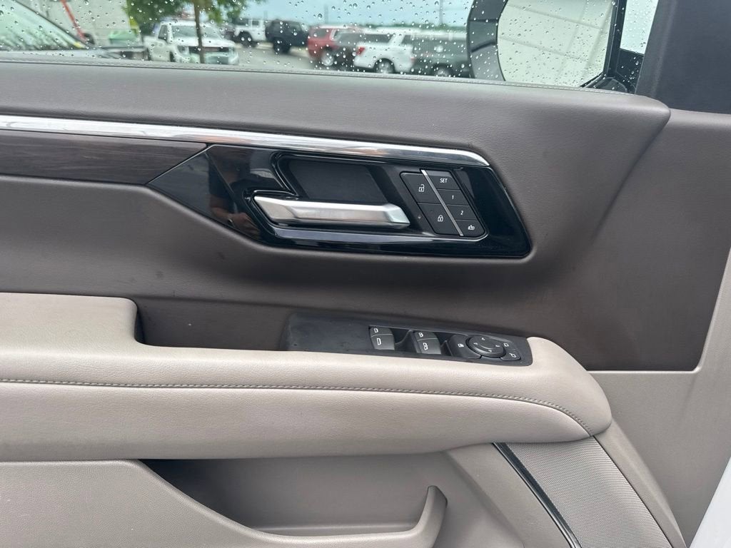 2025 Chevrolet Suburban LT