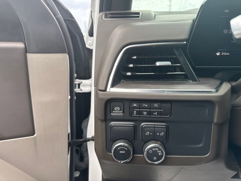 2025 Chevrolet Suburban LT