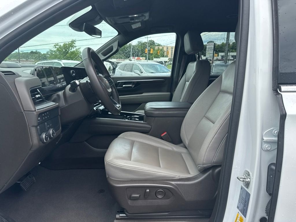 2025 Chevrolet Suburban LT