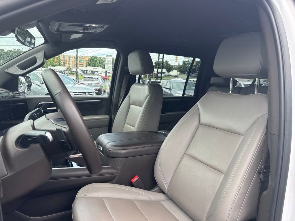 2025 Chevrolet Suburban LT