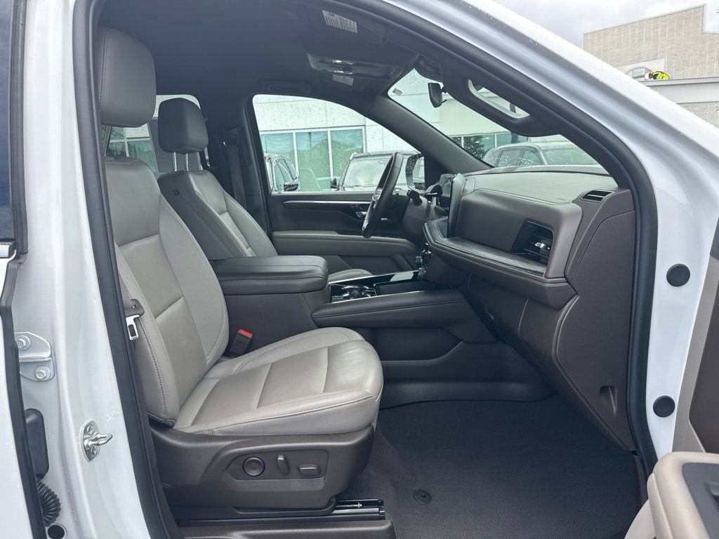 2025 Chevrolet Suburban LT