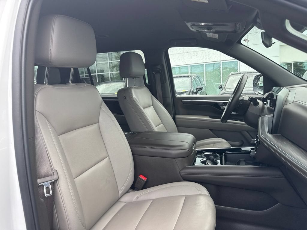 2025 Chevrolet Suburban LT