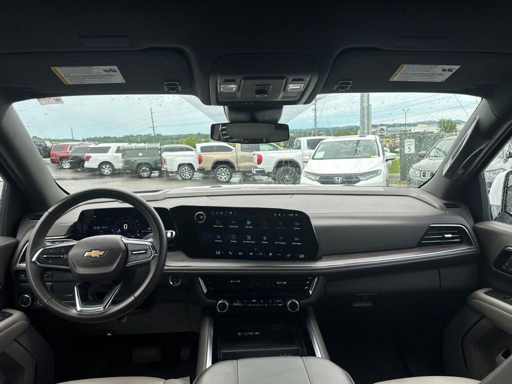 2025 Chevrolet Suburban LT