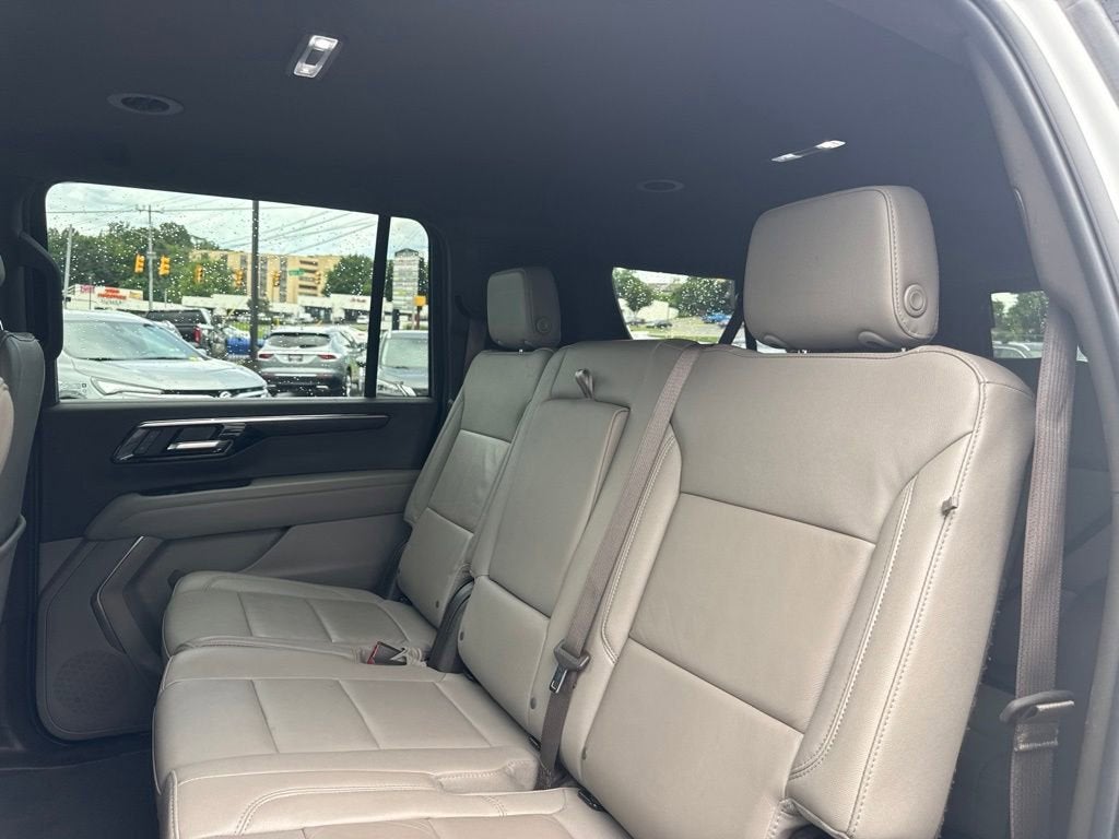 2025 Chevrolet Suburban LT