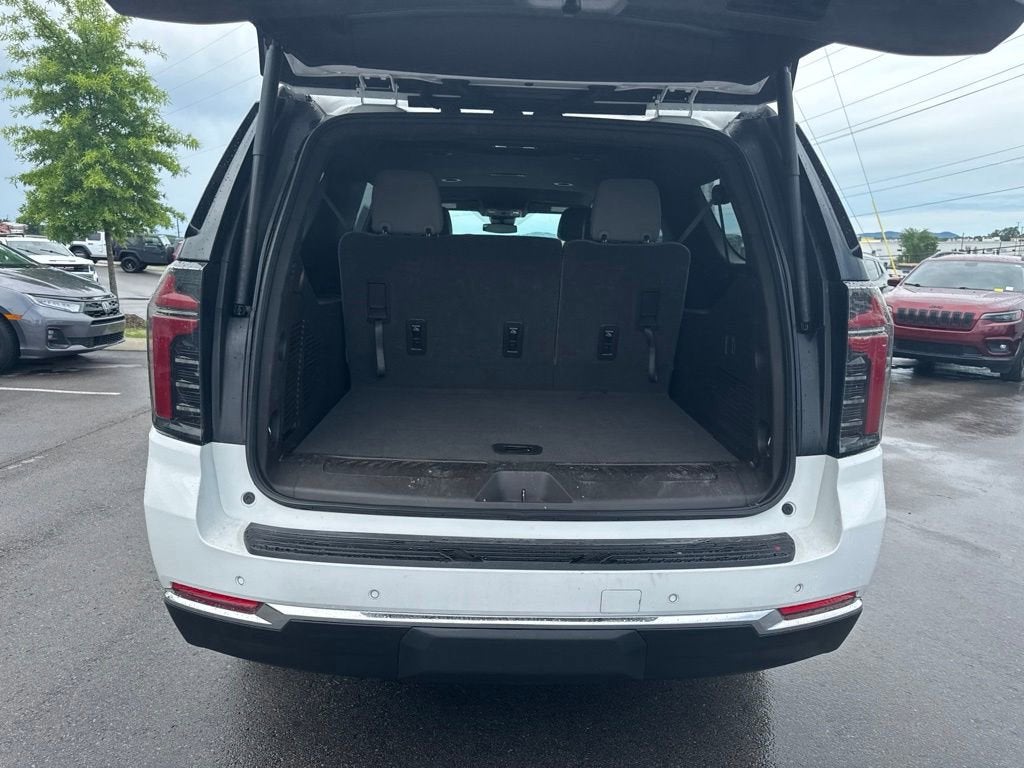 2025 Chevrolet Suburban LT