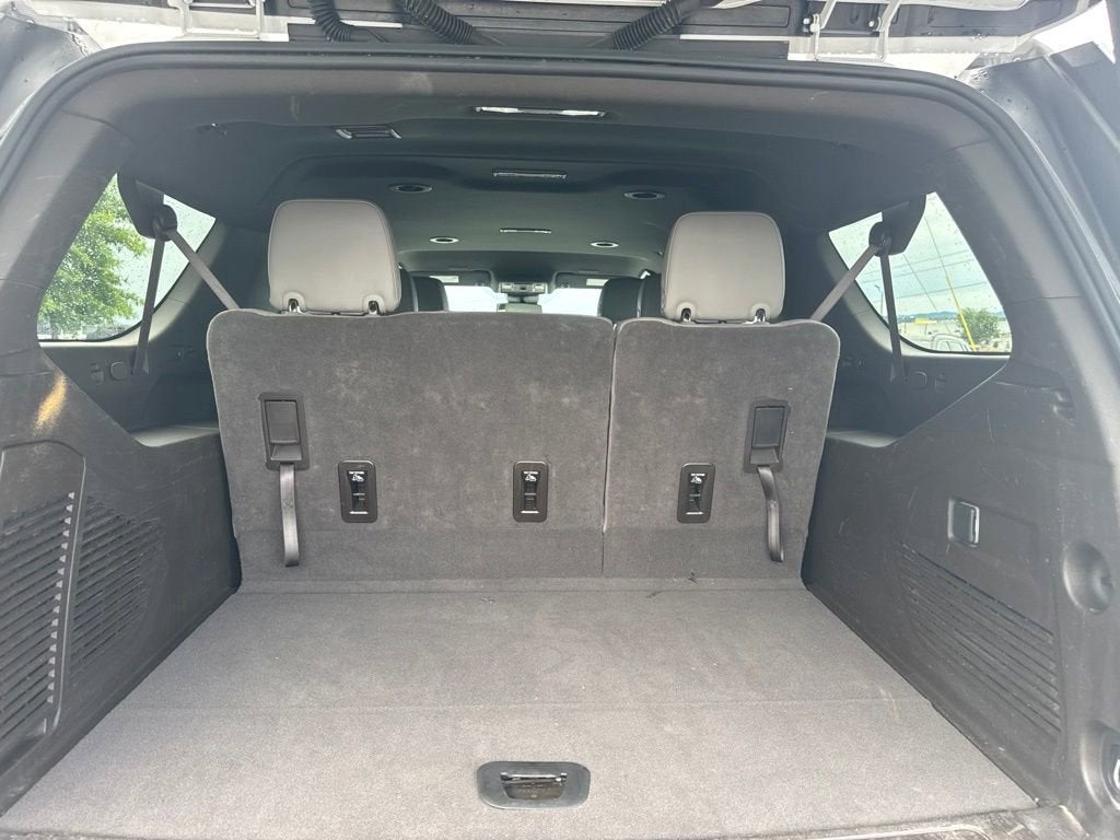 2025 Chevrolet Suburban LT