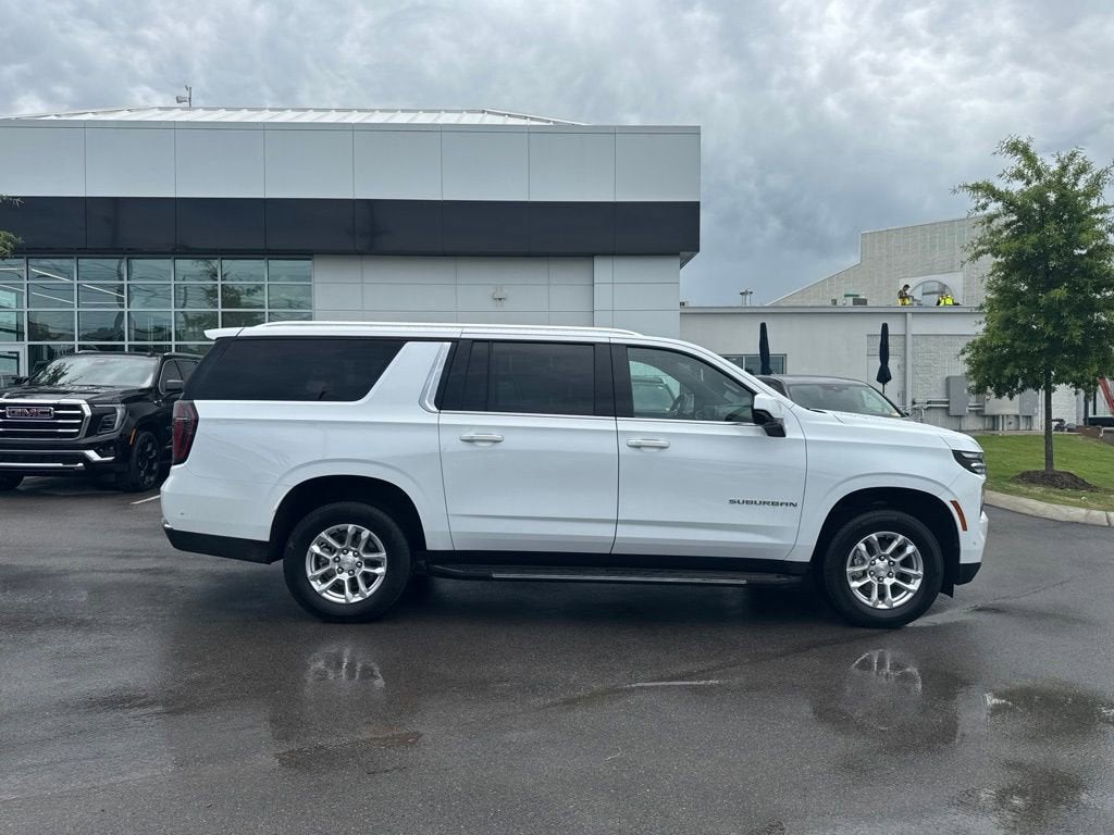 2025 Chevrolet Suburban LT
