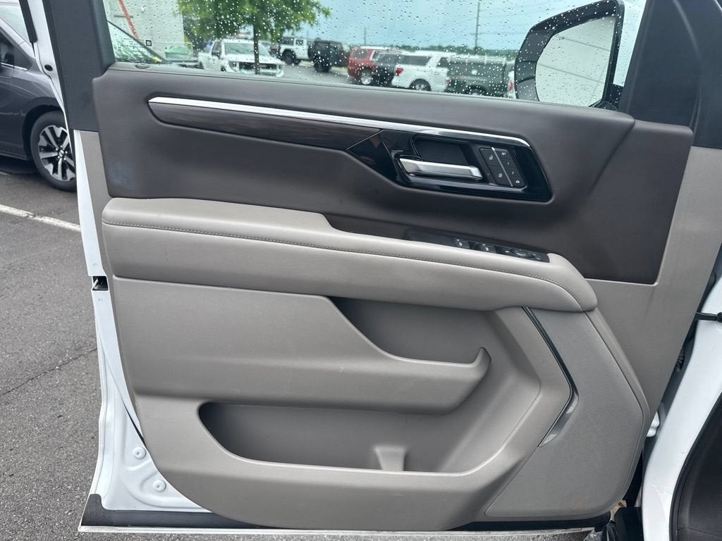 2025 Chevrolet Suburban LT