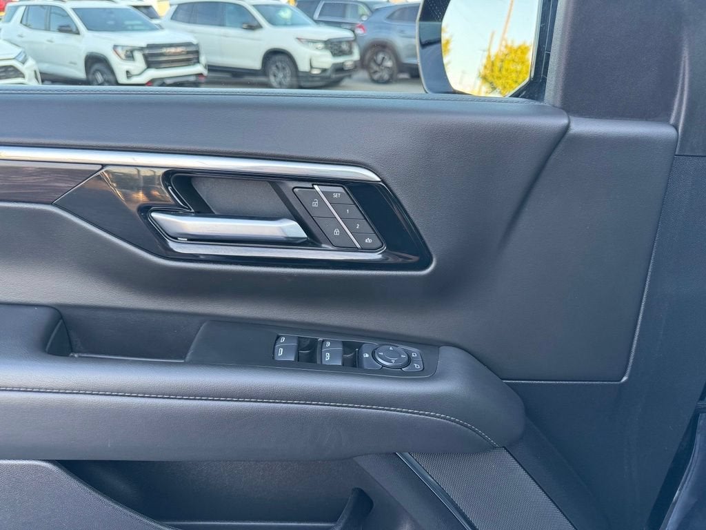 2025 Chevrolet Suburban LT