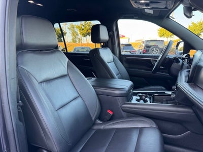 2025 Chevrolet Suburban LT