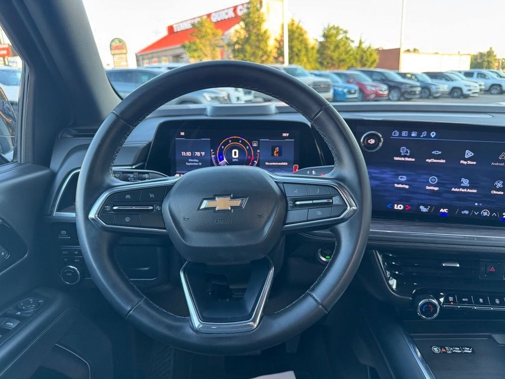 2025 Chevrolet Suburban LT