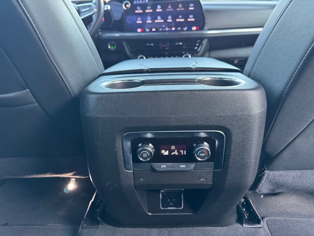 2025 Chevrolet Suburban LT
