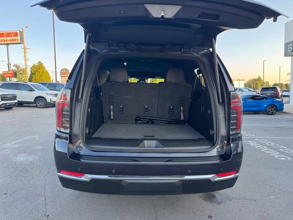 2025 Chevrolet Suburban LT