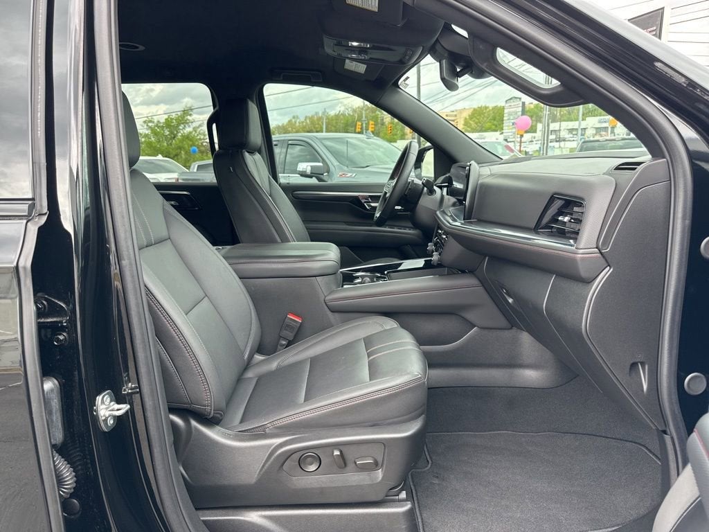 2025 Chevrolet Suburban RST