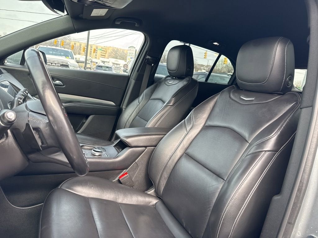2023 Cadillac XT4 Premium Luxury