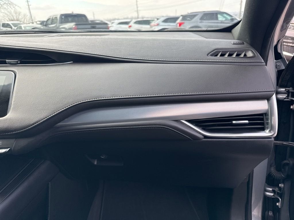 2023 Cadillac XT4 Premium Luxury