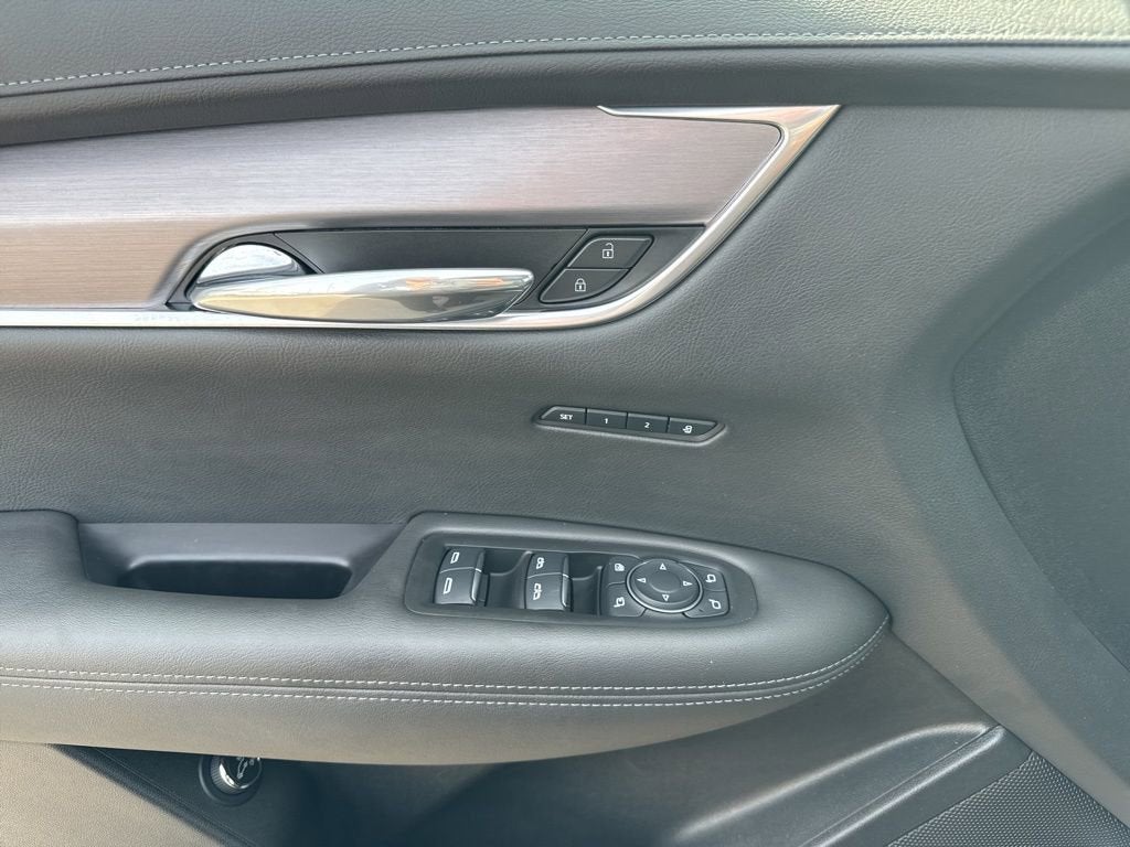 2025 Cadillac XT6 Luxury