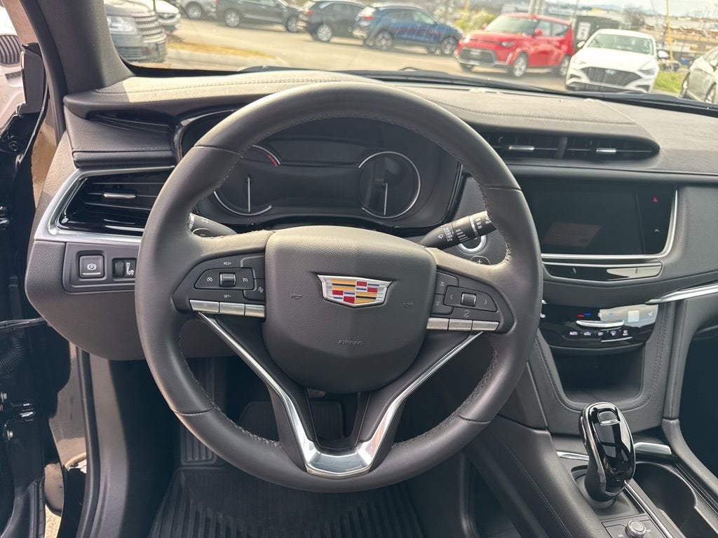 2025 Cadillac XT6 Luxury