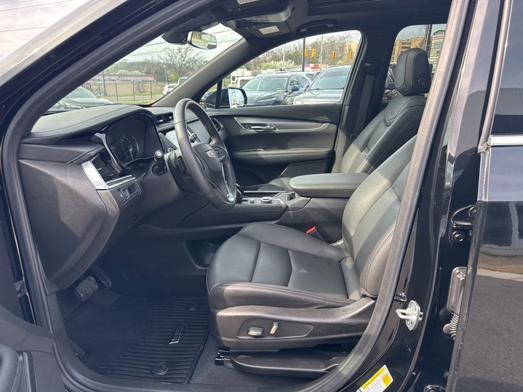 2025 Cadillac XT6 Luxury