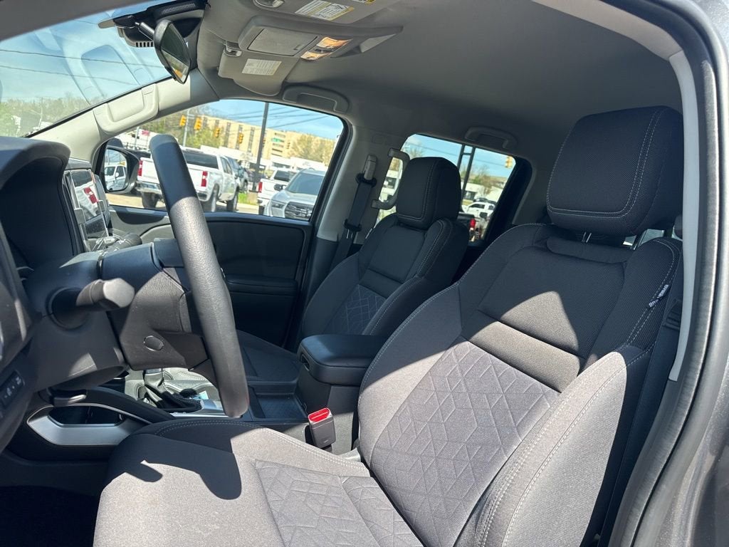 2025 Nissan Frontier SV