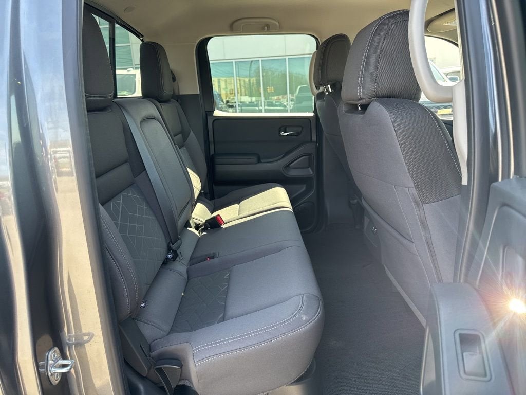 2025 Nissan Frontier SV