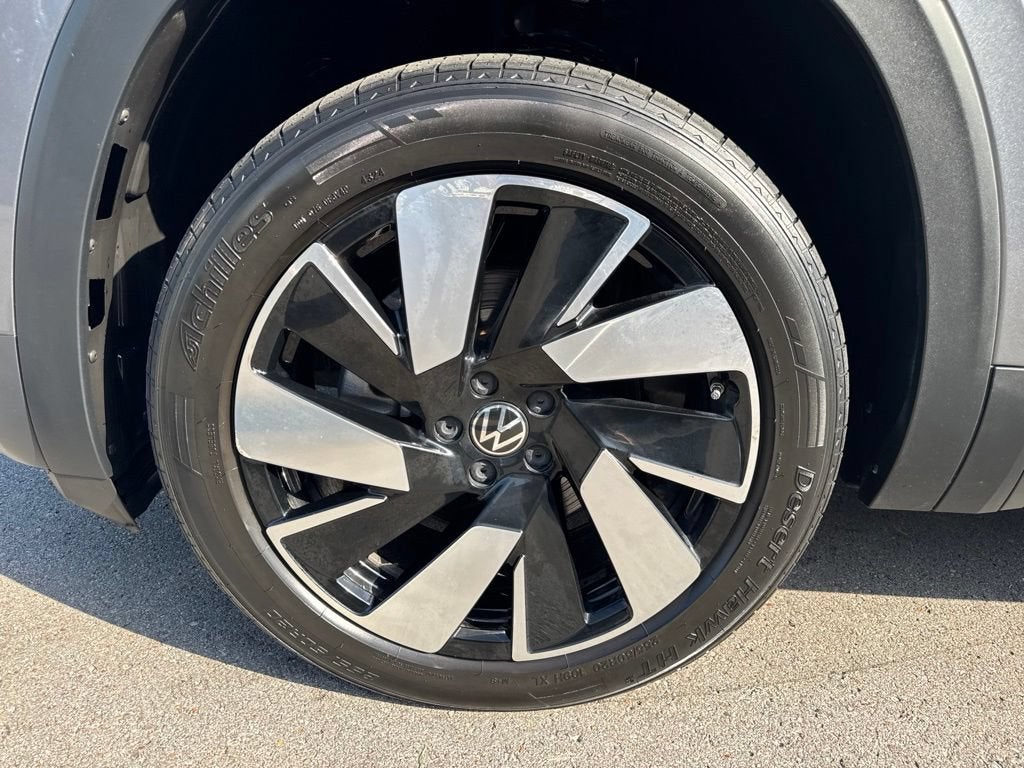 2024 Volkswagen Atlas Cross Sport 2.0T SE w/Technology