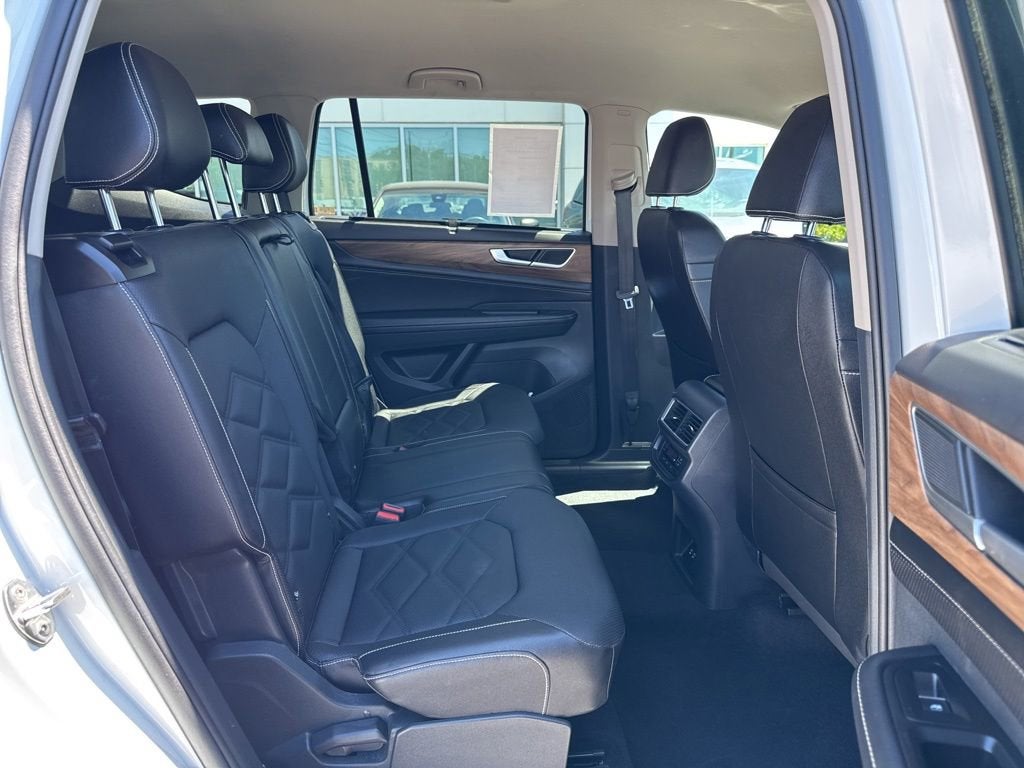 2025 Volkswagen Atlas 2.0T SE w/Technology