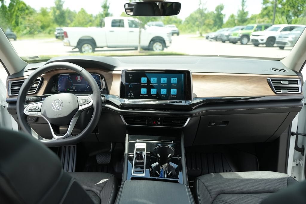 2024 Volkswagen Atlas 2.0T SE w/Technology