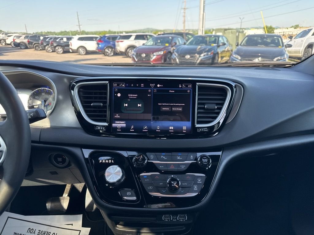 2025 Chrysler Pacifica Select