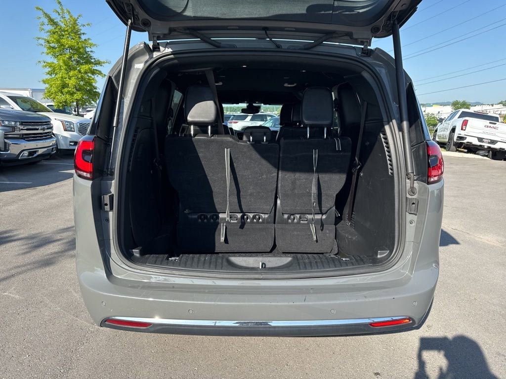 2025 Chrysler Pacifica Select