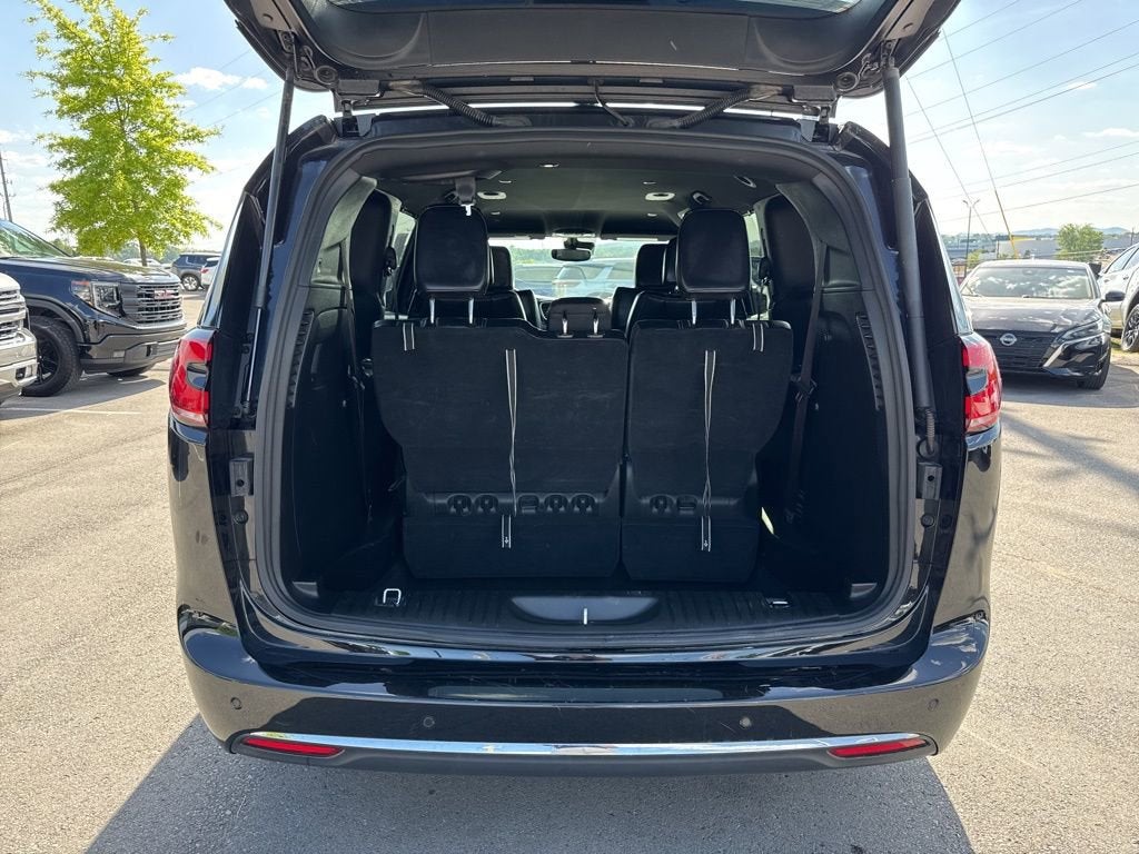2025 Chrysler Pacifica Select