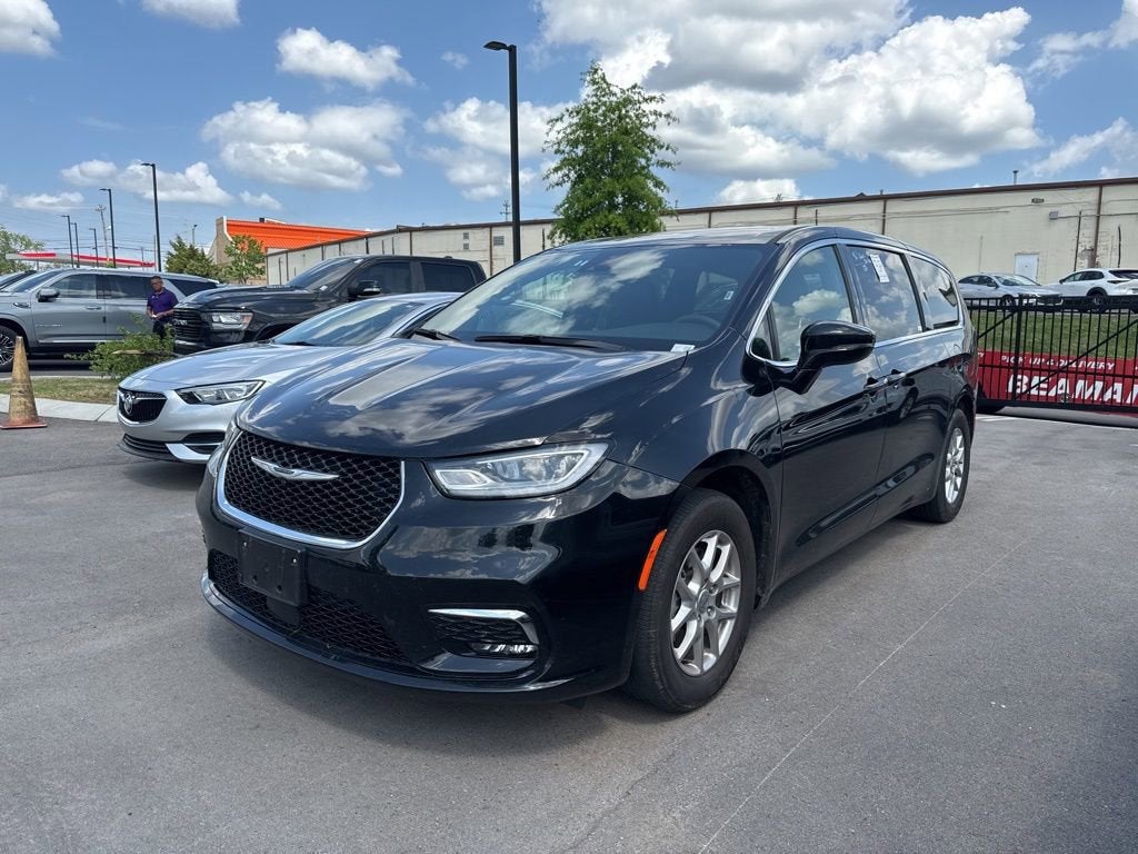 2025 Chrysler Pacifica Select
