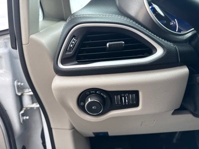 2023 Chrysler Pacifica Hybrid Touring L