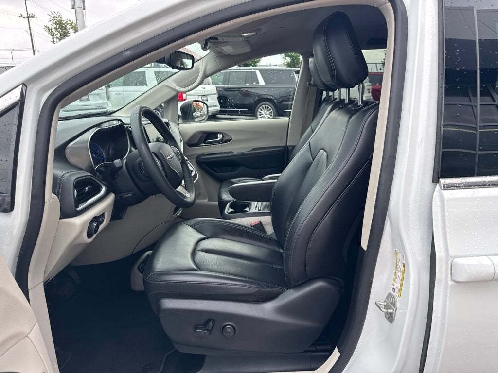 2023 Chrysler Pacifica Hybrid Touring L