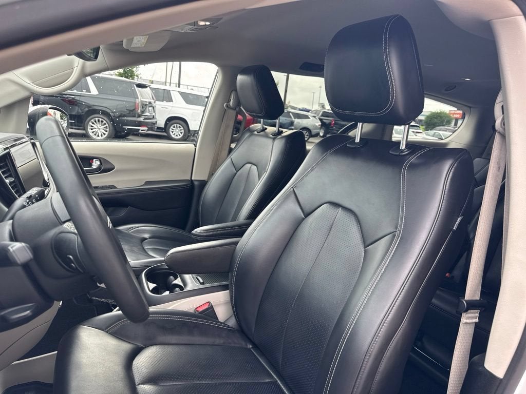 2023 Chrysler Pacifica Hybrid Touring L