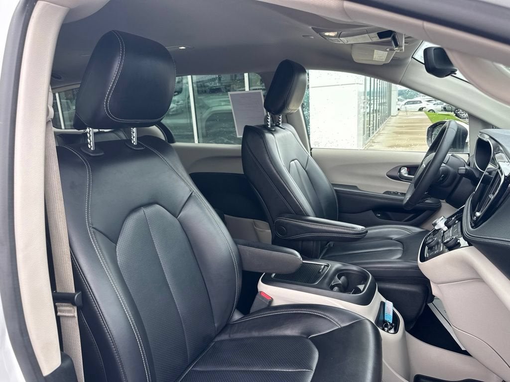 2023 Chrysler Pacifica Hybrid Touring L