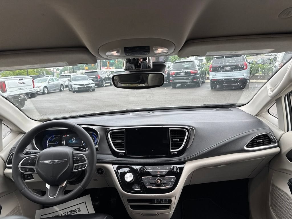 2023 Chrysler Pacifica Hybrid Touring L