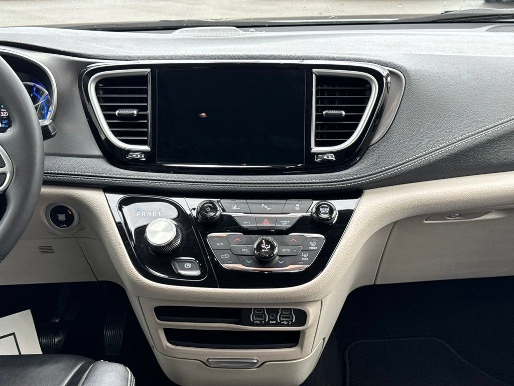 2023 Chrysler Pacifica Hybrid Touring L