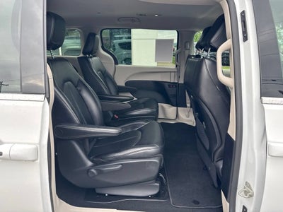 2023 Chrysler Pacifica Hybrid Touring L