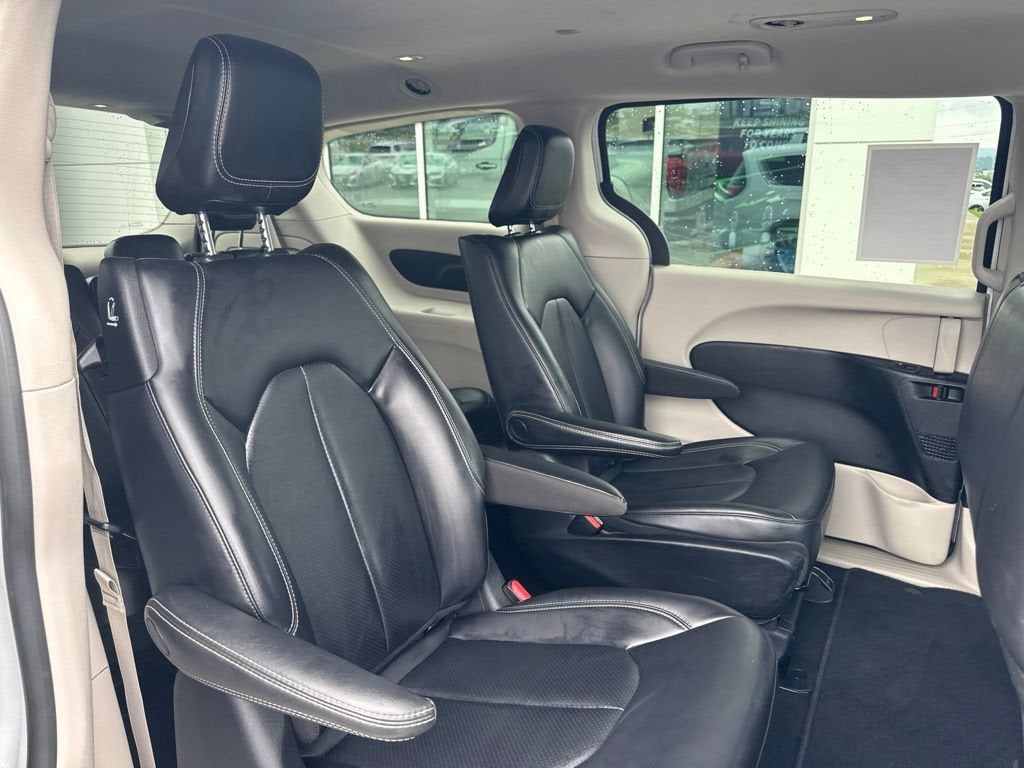 2023 Chrysler Pacifica Hybrid Touring L