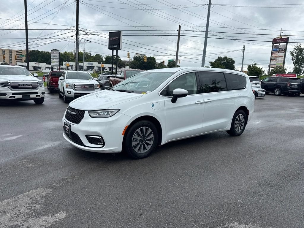 2023 Chrysler Pacifica Hybrid Touring L