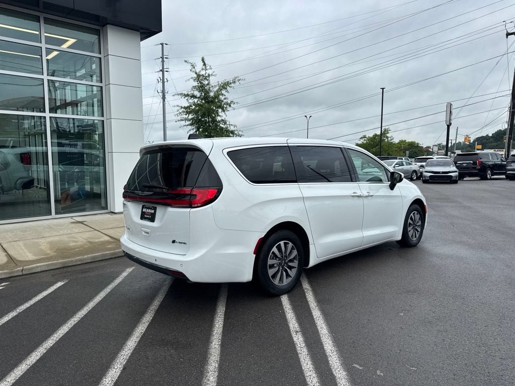 2023 Chrysler Pacifica Hybrid Touring L