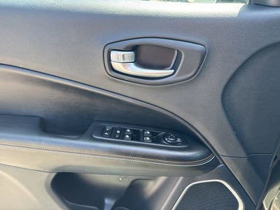 2020 Jeep Compass Latitude w/Sun/Safety Pkg