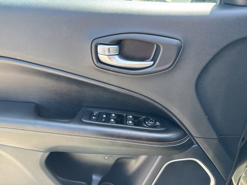 2020 Jeep Compass Latitude w/Sun/Safety Pkg